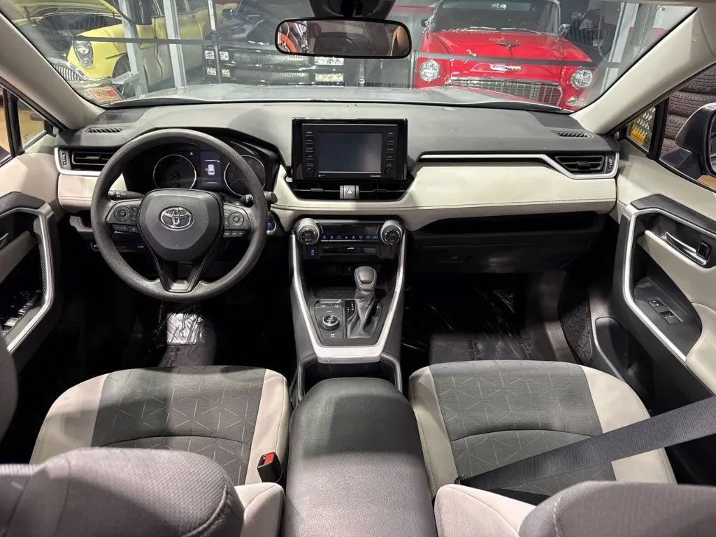 Used 2022 Toyota RAV4 XLE w/ Convenience Package AWD/4WD image 13