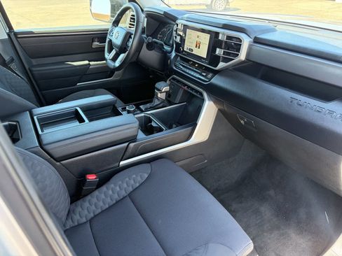 Used 2022 Toyota Tundra SR5 w/ SR5 Convenience Package AWD/4WD image 27