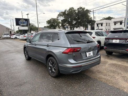 Used 2024 Volkswagen Tiguan SE w/ Panoramic Sunroof Package FWD image 9