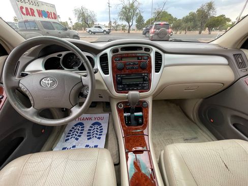 Used 2005 Toyota Highlander 2WD V6 w/ 3rd Row image 15