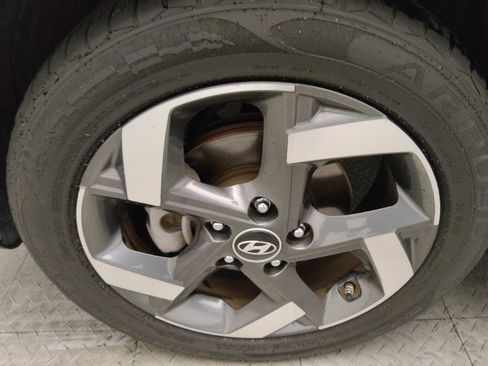 Used 2023 Hyundai Venue SEL FWD image 31