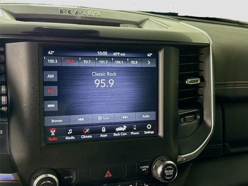 Used 2021 RAM 2500 Laramie w/ Night Edition AWD/4WD image 8