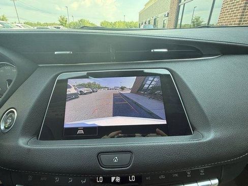 Used 2022 Cadillac XT4 Luxury w/ Cold Weather Package FWD image 27