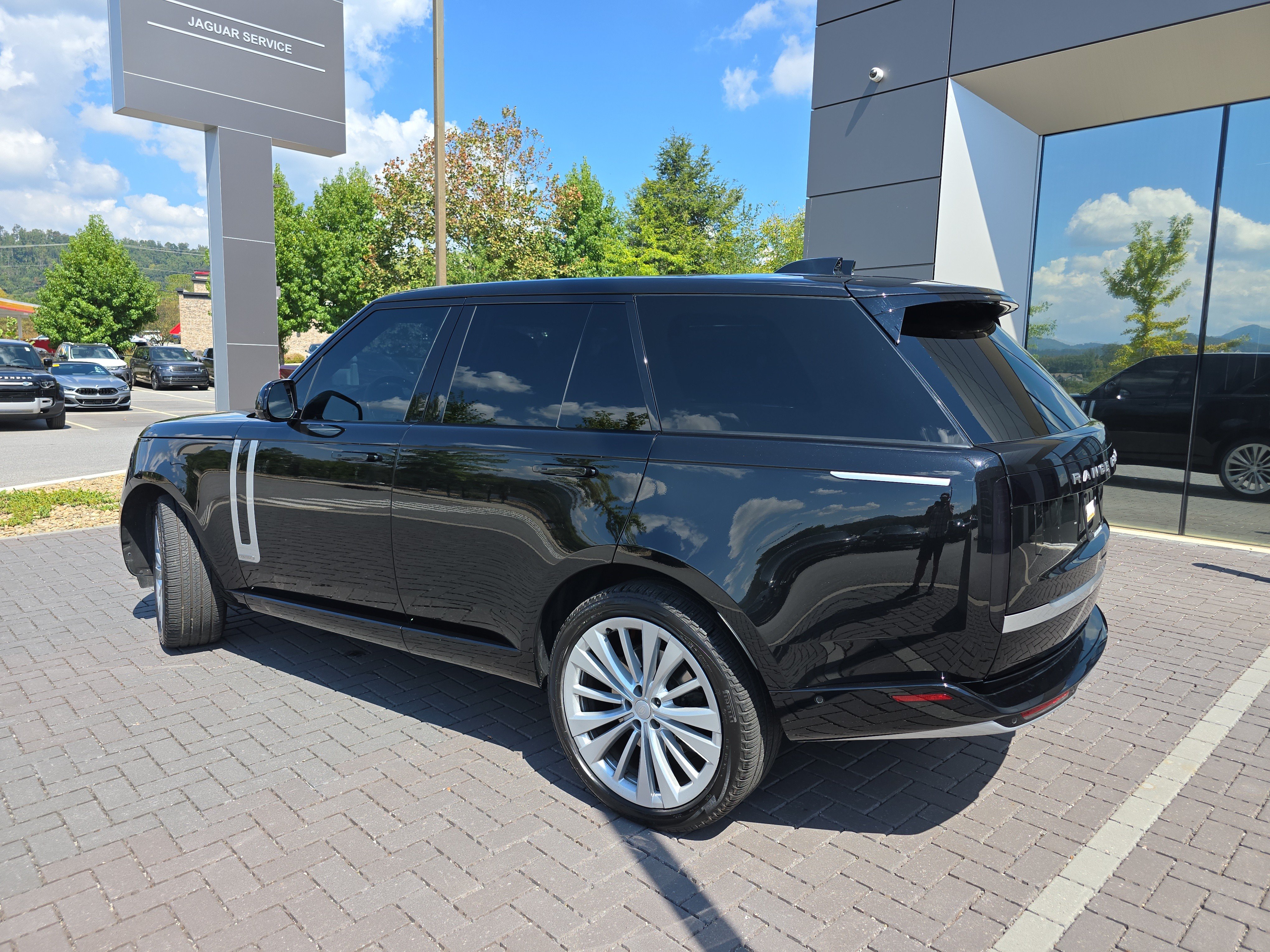 Certified 2024 Land Rover Range Rover Autobiography AWD/4WD image 8