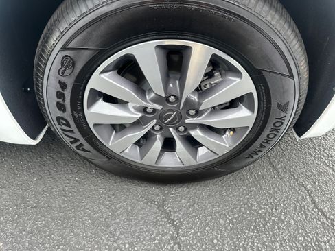 Used 2023 Chrysler Pacifica Limited w/ Uconnect Theater Family Group FWD image 29