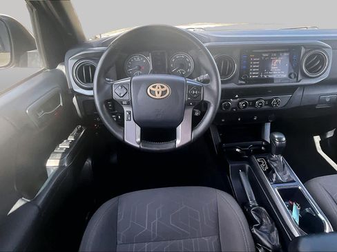 Used 2017 Toyota Tacoma TRD Off-Road w/ Tow Package (A/T) AWD/4WD image 5