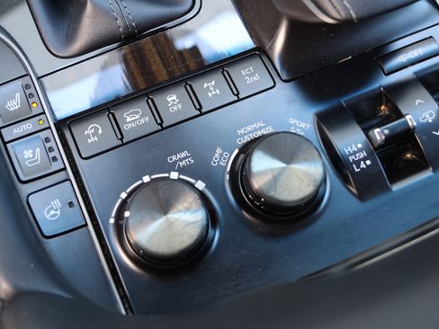 Used 2019 Lexus LX 570 4WD image 32