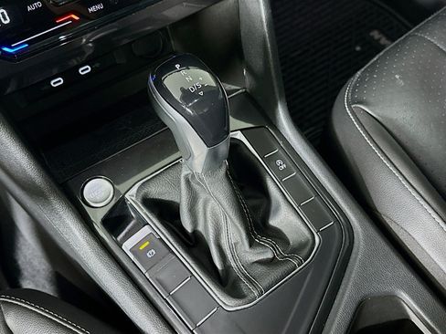 Used 2022 Volkswagen Tiguan SE w/ Panoramic Sunroof Package image 24