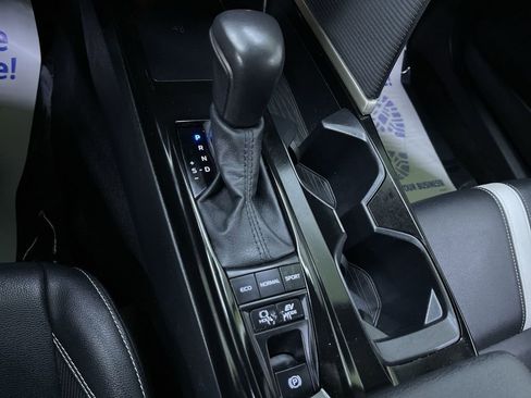 Used 2025 Toyota Camry SE image 25