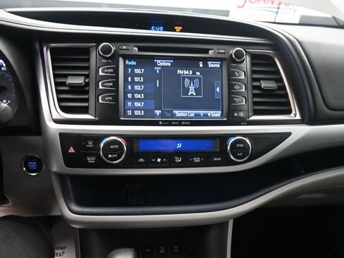 Used 2016 Toyota Highlander XLE AWD/4WD image 19