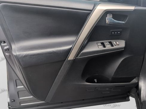 Used 2015 Toyota RAV4 Limited FWD image 10