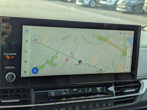 Used 2025 Toyota Sienna Platinum image 34