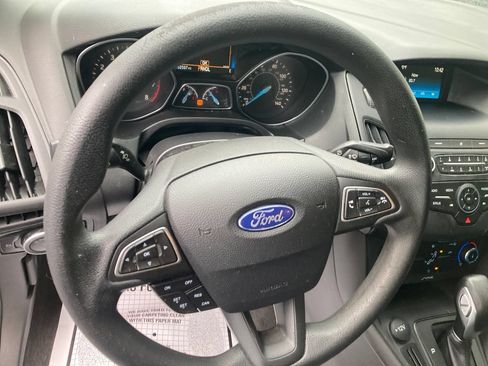 Used 2018 Ford Focus SE FWD image 18