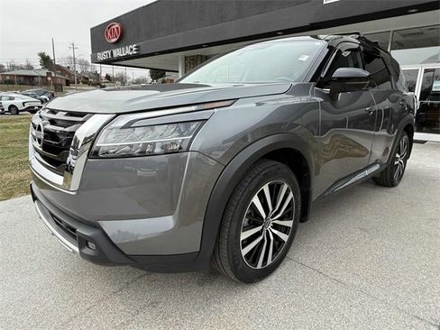Used 2024 Nissan Pathfinder Platinum image 25