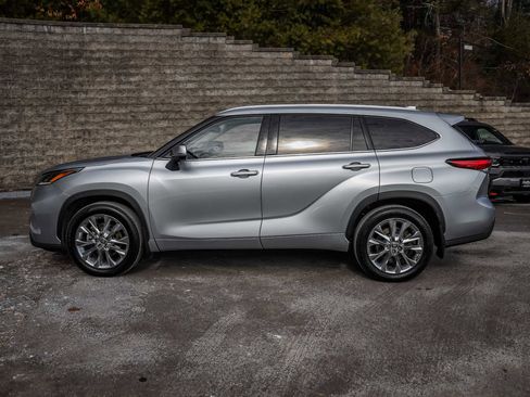 Used 2021 Toyota Highlander Limited image 10