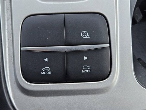 Used 2023 Ford Explorer XLT image 23