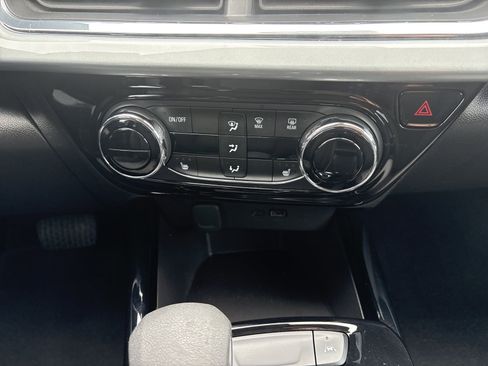 Certified 2025 Chevrolet Trax LT w/ Driver Confidence Package image 21