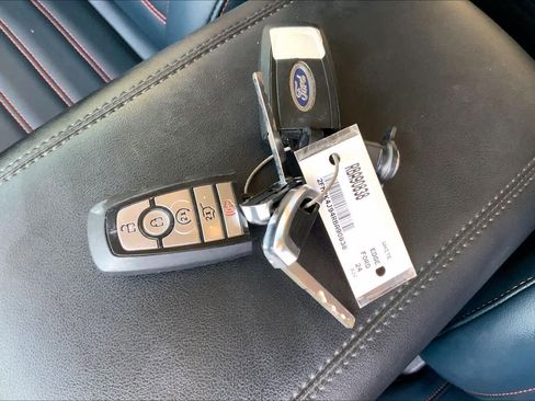 Used 2024 Ford Edge SEL w/ Sport Appearance Package image 14