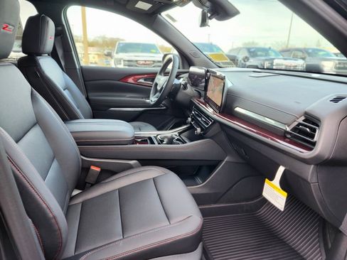 New 2026 Chevrolet Traverse Z71 w/ Enhanced Driving Package image 9