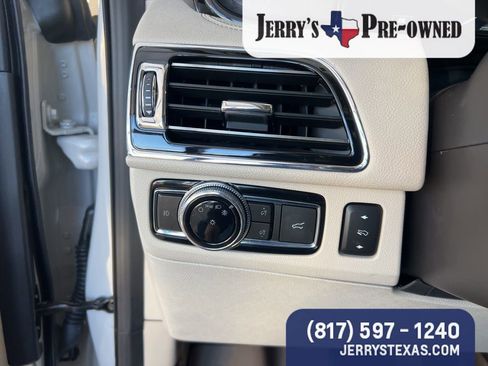 Used 2021 Lincoln Navigator Reserve image 15