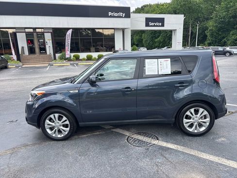 Used 2016 Kia Soul + FWD image 7