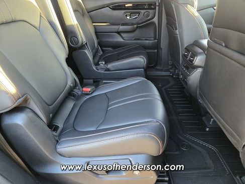 Used 2025 Honda Pilot TrailSport image 17