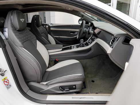 Used 2024 Bentley Continental GT V8 image 32