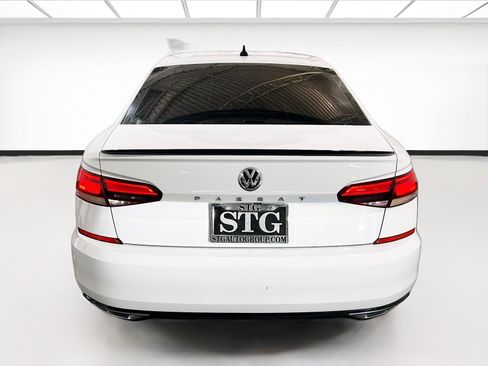Used 2021 Volkswagen Passat 2.0T R-Line FWD image 5
