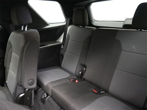 Used 2023 Chevrolet Traverse LT w/ Midnight/Sport Edition image 20