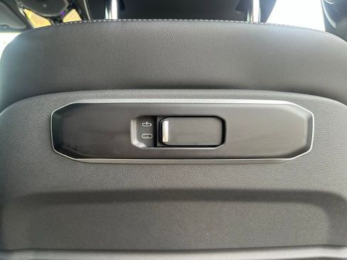 Certified 2025 BMW X5 sDrive40i w/ Climate Comfort Package image 30