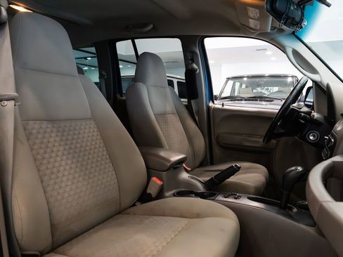 Used 2006 Jeep Liberty Sport image 9