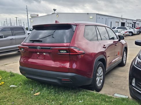 Used 2025 Toyota Grand Highlander FWD image 4
