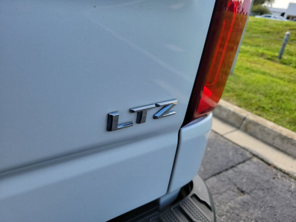 Used 2020 Chevrolet Silverado 1500 LTZ w/ LTZ Premium Package AWD/4WD image 11