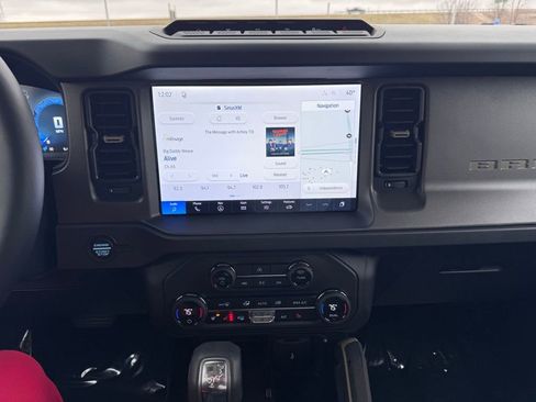New 2026 Ford Bronco Badlands w/ Sasquatch Package AWD/4WD image 3