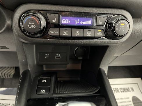 Used 2024 Nissan Kicks SR w/ SR Premium Package FWD image 23