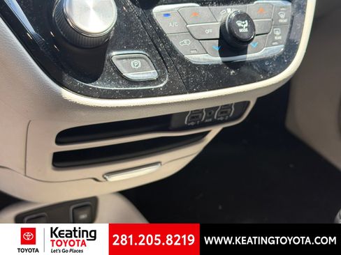 Used 2021 Chrysler Voyager Lxi FWD image 20