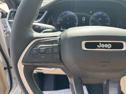 Used 2024 Jeep Grand Cherokee Limited RWD image 14