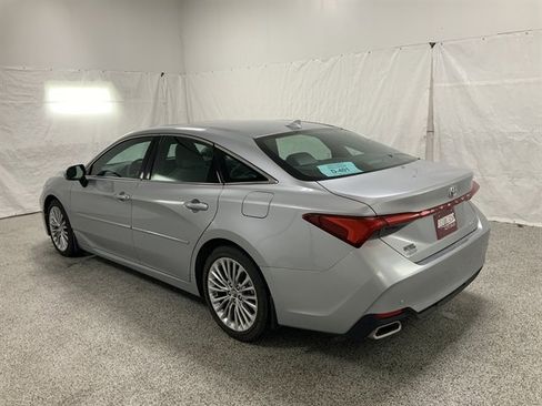 Used 2019 Toyota Avalon Limited image 7