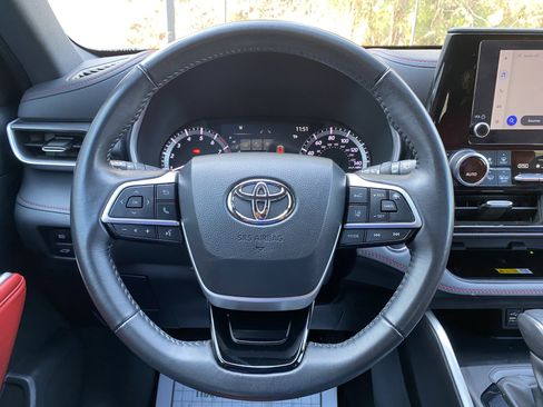 Used 2023 Toyota Highlander XSE image 18