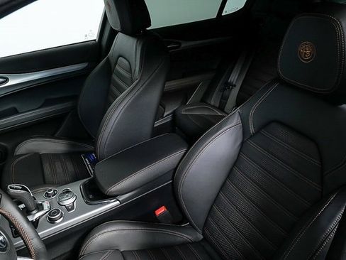 New 2025 Alfa Romeo Stelvio Sprint image 2