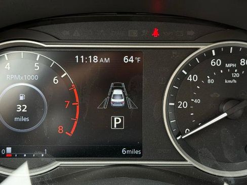 New 2025 Nissan Versa SR w/ Trunk Package image 30