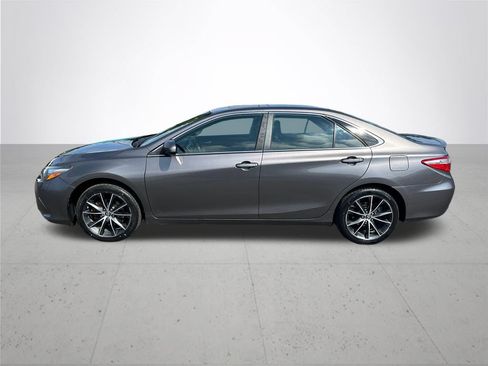 Used 2017 Toyota Camry XSE w/ Moonroof Package FWD image 10