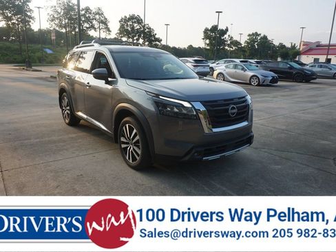 Used 2023 Nissan Pathfinder Platinum FWD image 1