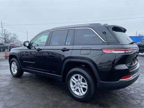 Used 2023 Jeep Grand Cherokee Laredo image 6