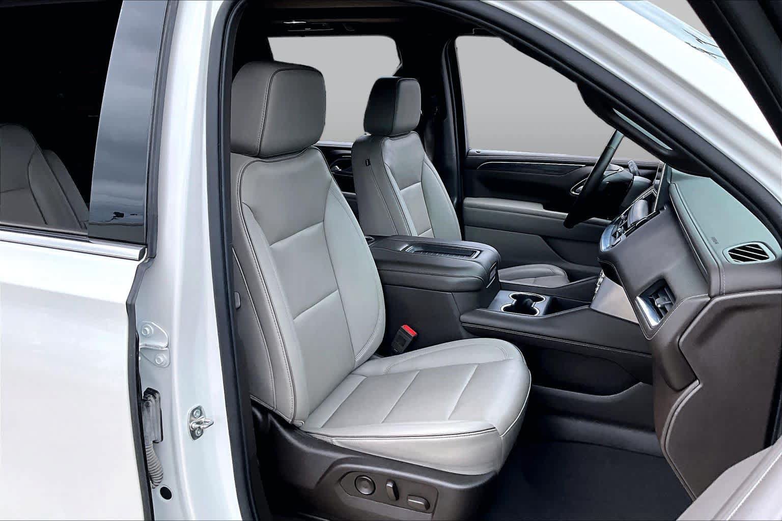 Used 2022 GMC Yukon SLT w/ SLT Premium Package RWD image 9