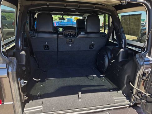 Used 2021 Jeep Wrangler Unlimited Sahara AWD/4WD image 23