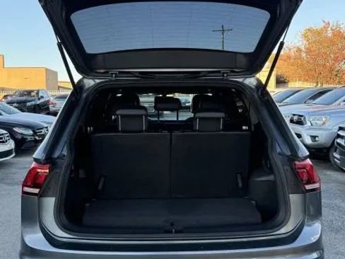 Used 2020 Volkswagen Tiguan SE R-Line image 27