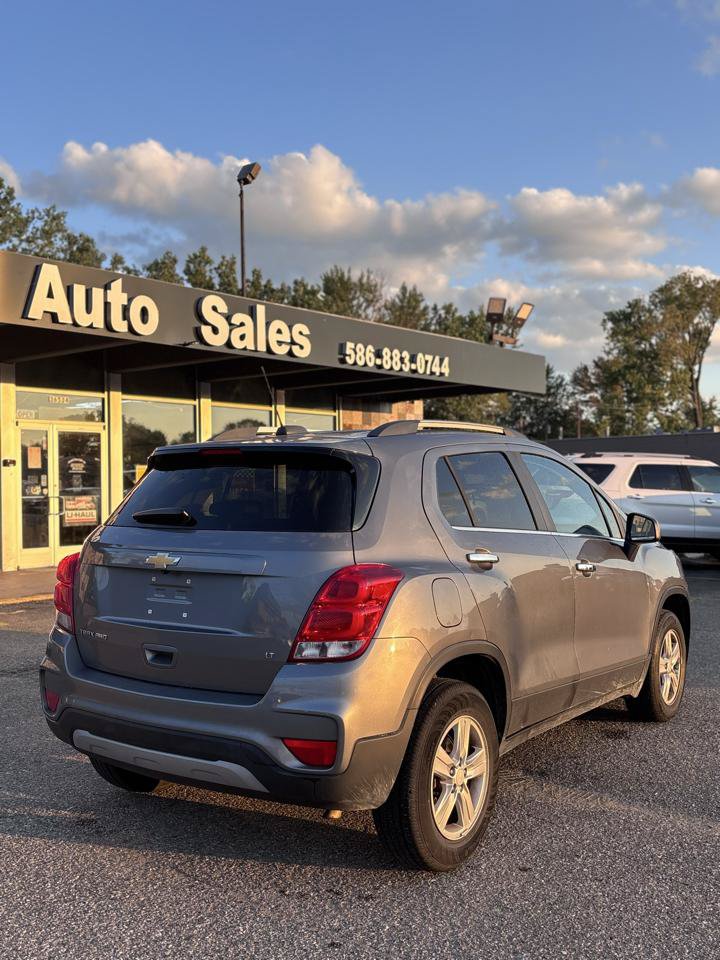 Used 2020 Chevrolet Trax LT w/ LT Convenience Package AWD/4WD image 4