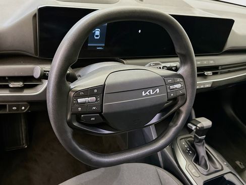 Used 2025 Kia K4 LXS image 18