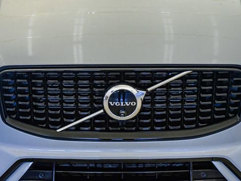 Certified 2025 Volvo XC60 B5 Plus AWD/4WD image 8